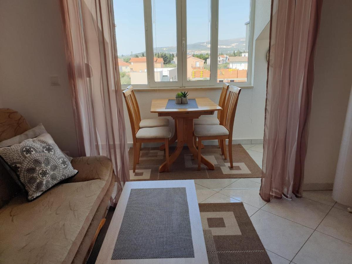 Apartment Eso Kastela Bagian luar foto