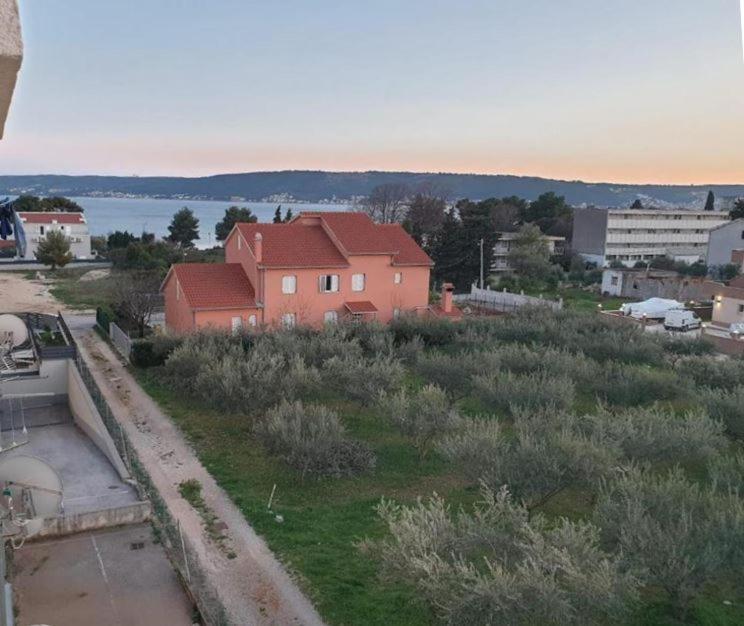 Apartment Eso Kastela Bagian luar foto