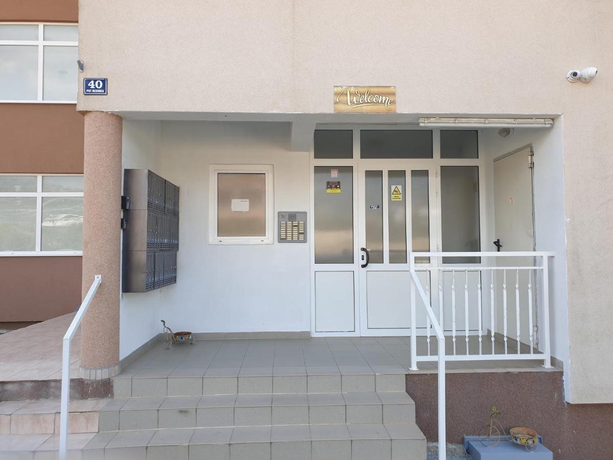 Apartment Eso Kastela Bagian luar foto