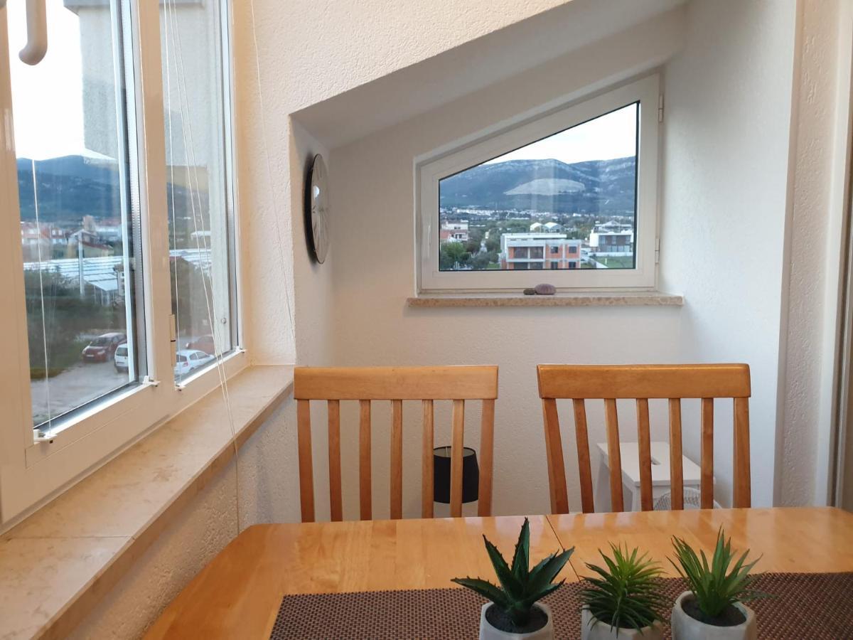 Apartment Eso Kastela Bagian luar foto